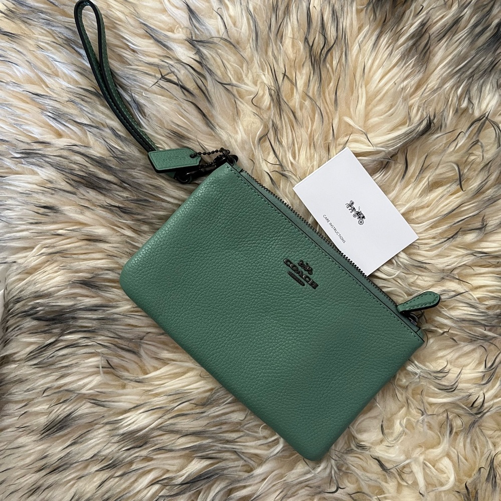 COACH Green Leather Wristlet